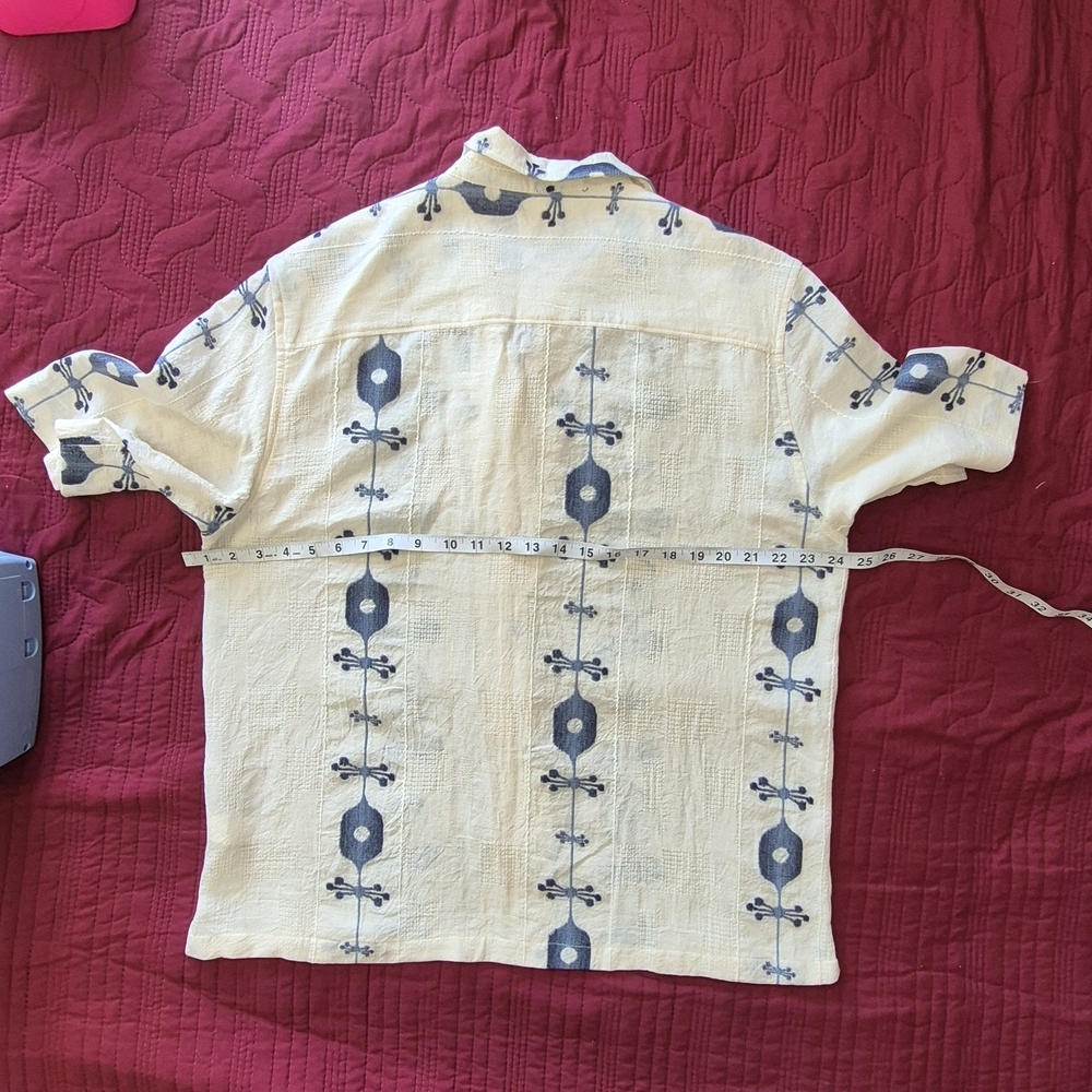 Zara Cream Short-Sleeve Button-Down Shirt with Navy Pattern - Picture 3 of 4